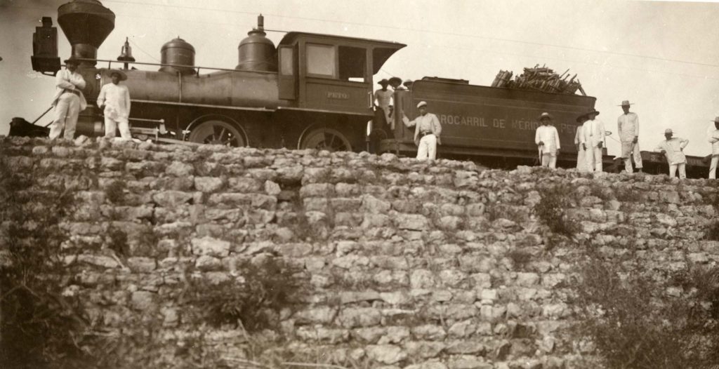 “Joya en el kilómetro 108”, en Memoria que contiene datos históricos y estadísticos y una colección fotográfica de las estaciones y planos del Ferrocarril de Mérida a Peto con ramal a Sotuta. Mérida, Imprenta de Loret de Mola, 1899, CEDIF, CNPPCF, Secretaría de Cultura.