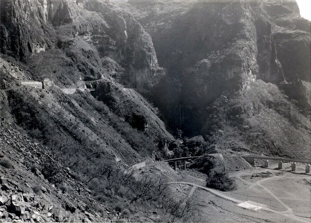 Vista panorámica del puente sobre el Rio Septentrión, a la altura de la Estación Témoris.