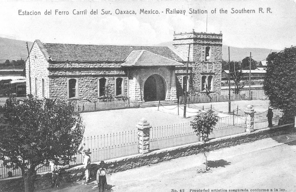 Edificio de la estación de Oaxaca, ca. 1920. Colección Donaciones al MNFM. Secretaría de Cultura, CNPPCF, Cedif.
