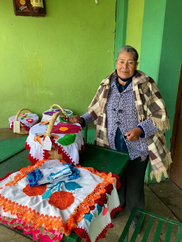 Victoria Romero Bravo, canastera.