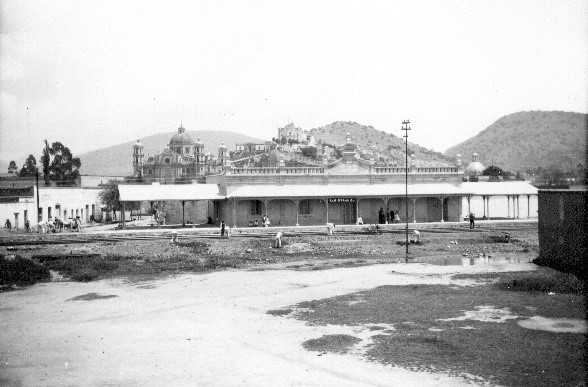 Estación La Villa, Ca. 1909. Colección Ferrocarril Mexicano. CEDIF, CNPPCF, Secretaría de Cultura.