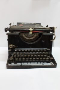 Máquina de escribir marca Remington. Colección CNPPCF/MNFM. Secretaría de Cultura. 