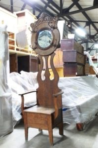 Perchero de madera. Colección CNPPCF/MNFM. Secretaría de Cultura.