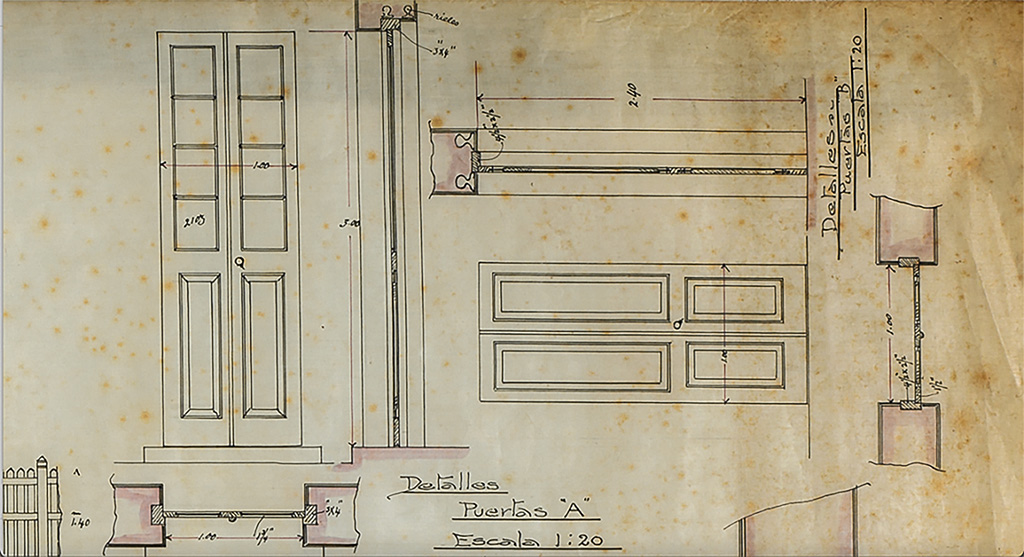 Detalle de plano 1. Nótese como junto al dibujo de la puerta vertical, al lado derecho en el perfil adyacente, se puede leer “riel” en la parte superior. Los mismos elementos están presentes en el dibujo continuo en posición horizontal.